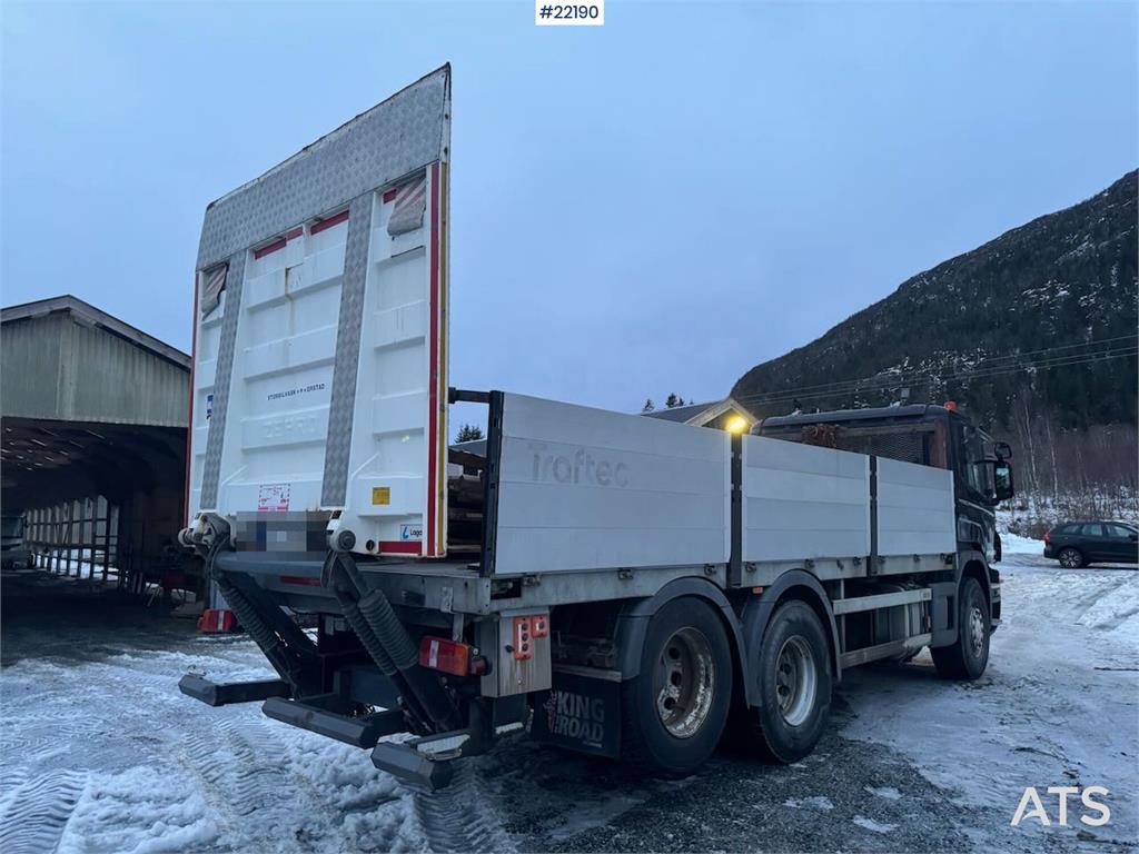 Scania P340 flatbed truck with tail lift – only 155,000 k 2005 22190 P340 flatbed truck with tail lift – only 155,000 k 20...