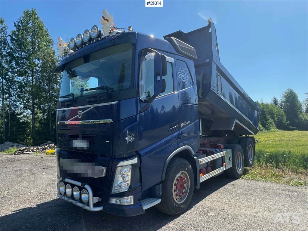 Volvo FH 540 6x4 tipper truck. Recently painted. 2017 21014 FH 540 6x4 tipper truck. Recently painted. 2017 1 Tipper truck...