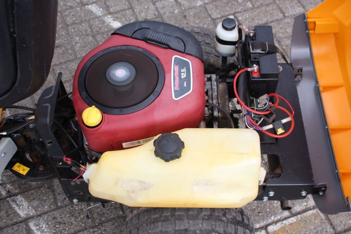 Stiga Park P901 Petrol 12.5hp 2013 Riding Mower with Leaf Blower 2013 Stiga Park P901 2013 1 image 14