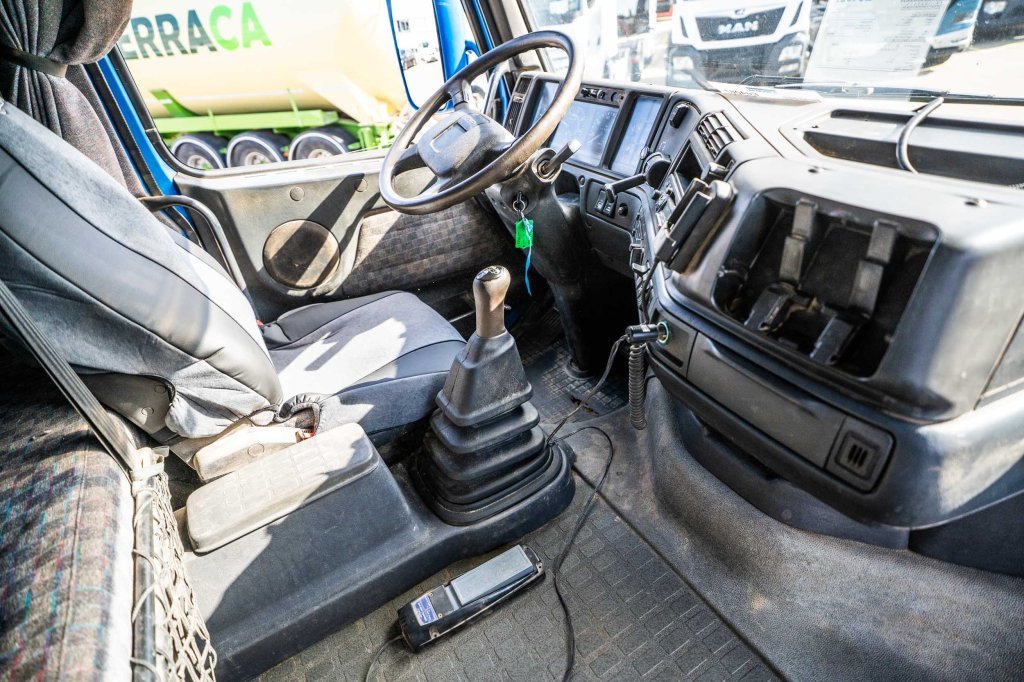 VOLVO FH 12-340 - HMF 2420 K6 (2012) 1997 E64067 FH 12-340 - HMF 2420 K6 (2012) 1997 1 image 12
