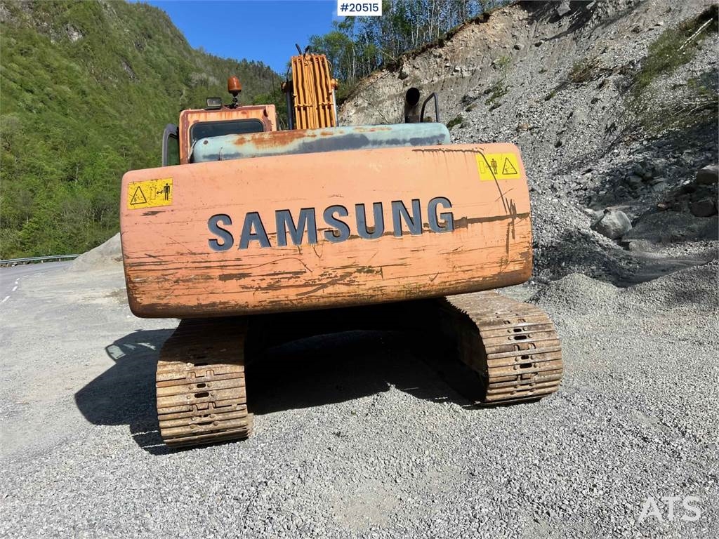 Samsung se210 LC3 Excavator w/ toothed bucket. WATCH THE V 1999 20515 se210 LC3 Excavator w/ toothed bucket. WATCH THE V 1...