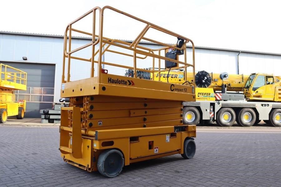 Haulotte Compact 12 Electric, 12m Working Height, 300kg Cap 2011 HAULOTTE - Compact 12 - 63261 Compact 12 Electric, 12m Wo...