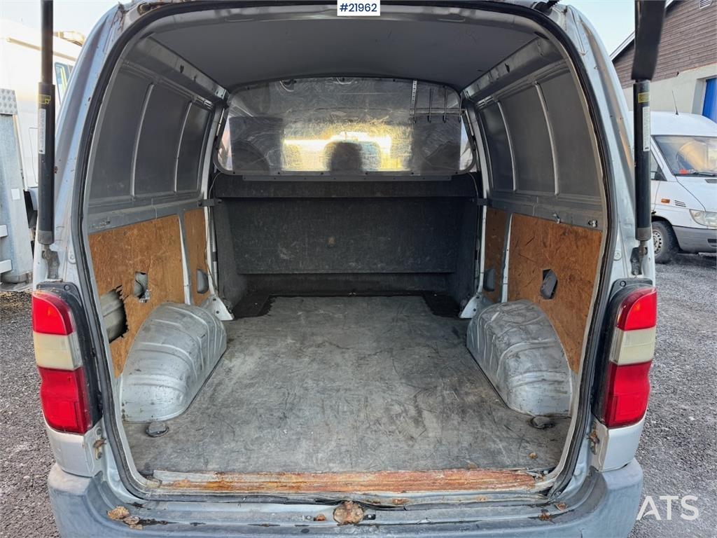 Toyota Hiace 4WD. Lots of rust. 6 seats! 2003 21962 Hiace 4WD. Lots of rust. 6 seats! 2003 1 Closed vans image 10