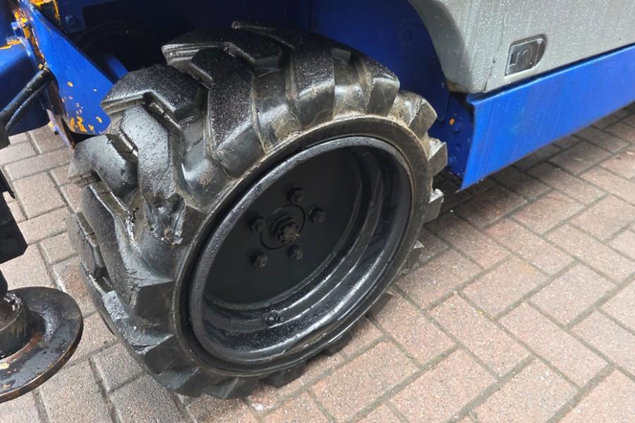 Haulotte Compact 12DX Diesel, 4x4 Drive, 12m Working Height 2005 HAULOTTE - Compact 12DX - 90086 Compact 12DX Diesel, 4x4 ...