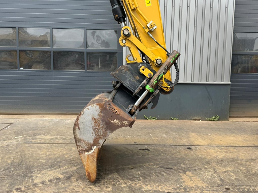 Caterpillar 320FL incl. 3 x Bucket 2017 00033459 320FL incl. 3 x Bucket 2017 1 image 11