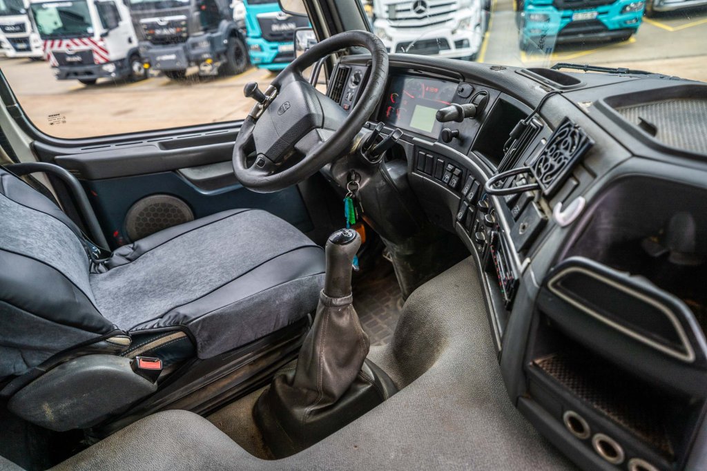 VOLVO FMX 420 -8x4 (+MIXER) 2011 E64137 FMX 420 -8x4 (+MIXER) 2011 1 image 11