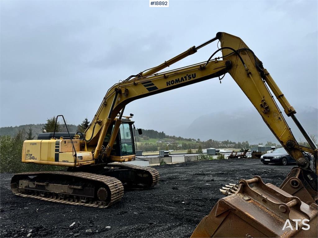 Komatsu PC240LC-6K Crawler Excavator w/ Digging Bucket. 2001 18892 PC240LC-6K Crawler Excavator w/ Digging Bucket. 2001 1 ...