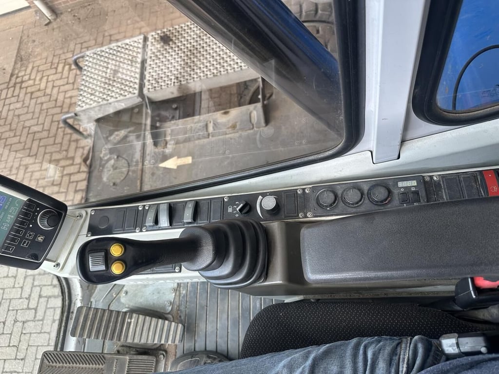 Heavy machinery product image - Image 12 of 15