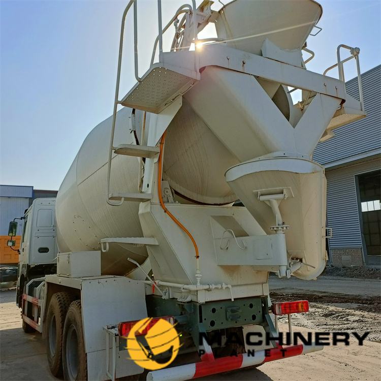 HOWO Mixer Truck 371hp 6x4 Good Quality Hot Sale Mixer Truck 371hp 6x4 2022 1 image 2