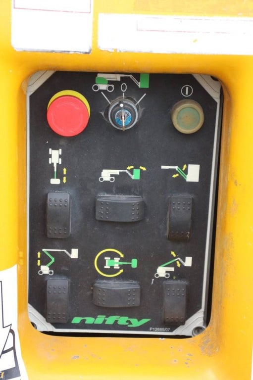 Nifty HR 15 NDE Electric/Diesel Telescopic Boom Lift 2005 2005 Nifty HR 15 NDE 2005 1 image 12