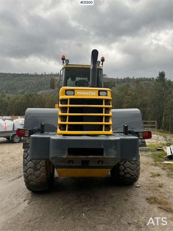 Komatsu WA320-3H wheel loader w/ bucket WATCH VIDEO 1998 21300 WA320-3H wheel loader w/ bucket WATCH VIDEO 1998 1 Wheel Lo...