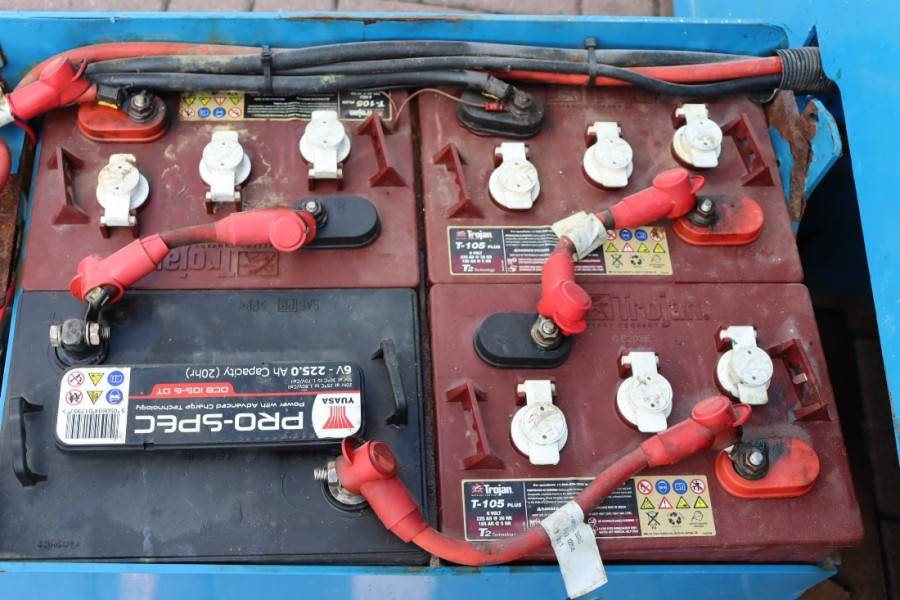 Genie GS2632 Electric, 10m Working Height, Non Marking T 2013 GENIE - GS2632 - 61976 GS2632 Electric, 10m Working Height, ...