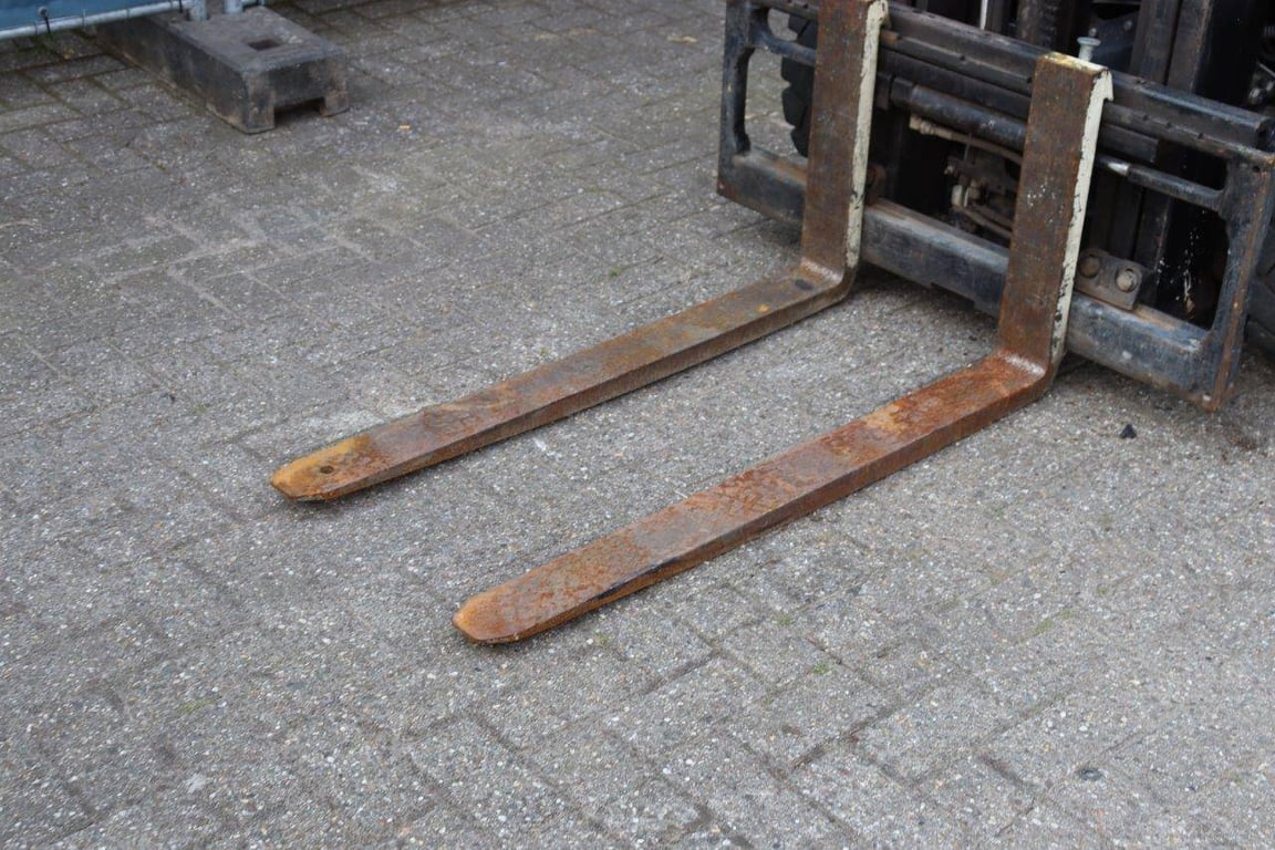Forklift Yale GLP25VX F2170 LPG 2490kg 2011 2011 GLP25VX F2170 2011 1 Forklift image 10