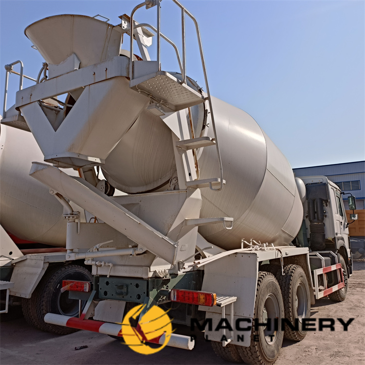 HOWO Mixer Truck 371hp 6x4 Good Quality Hot Sale Mixer Truck 371hp 6x4 2022 1 image 3