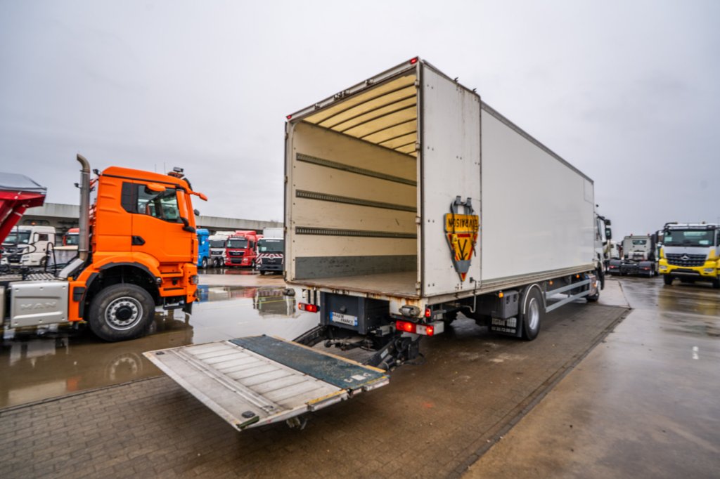 RENAULT T 380 DXI 2016 E63639 Renault T 380 DXI 2016 1 image 10