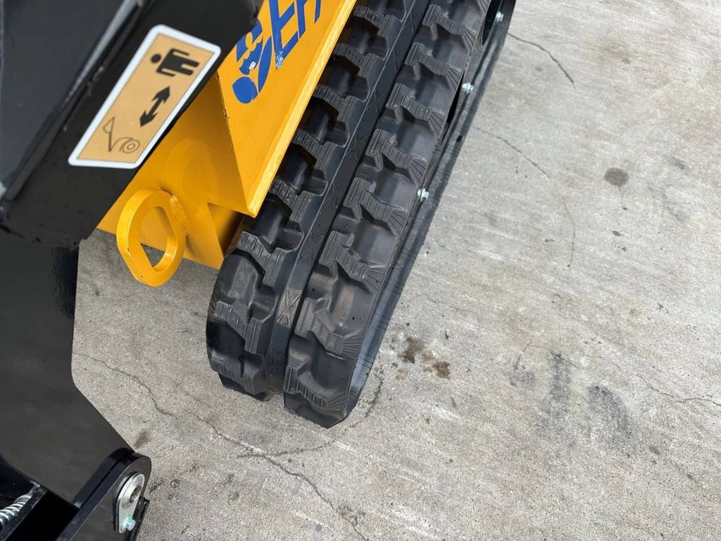 Skid Steer Loader AGT MX-CRT23 Petrol 2025 with Pelican Bucket GIYI X-PG44C New 2025 AGT Industrial MX-CRT23 2025 0 image 12