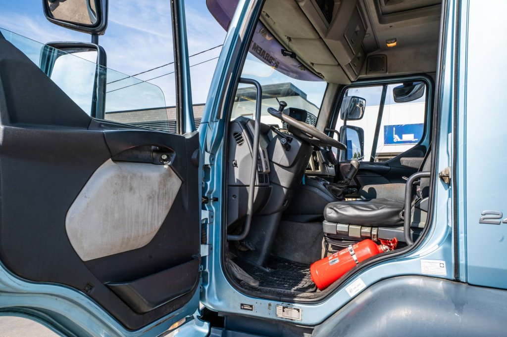 VOLVO FL 240 (18t) + DHOLLANDIA 1.5T 2006 E64313 FL 240 (18t) + DHOLLANDIA 1.5T 2006 1 image 13