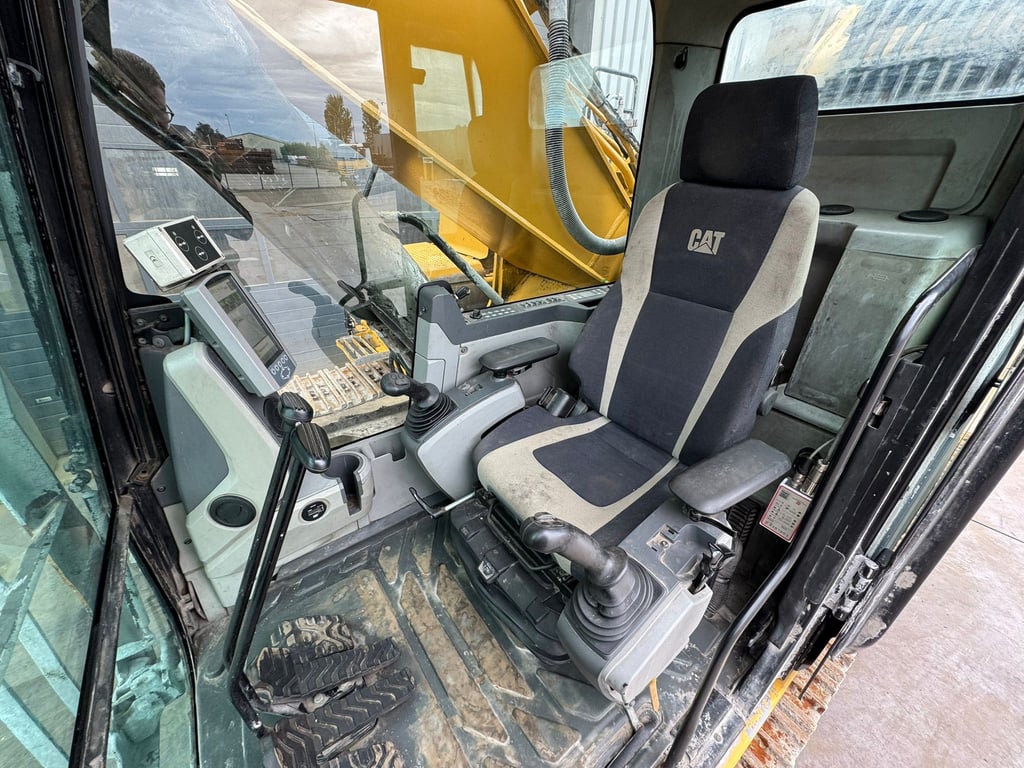 Caterpillar 336FL Tracked material handler 2015 00033611 336FL Tracked material handler 2015 1 image 10