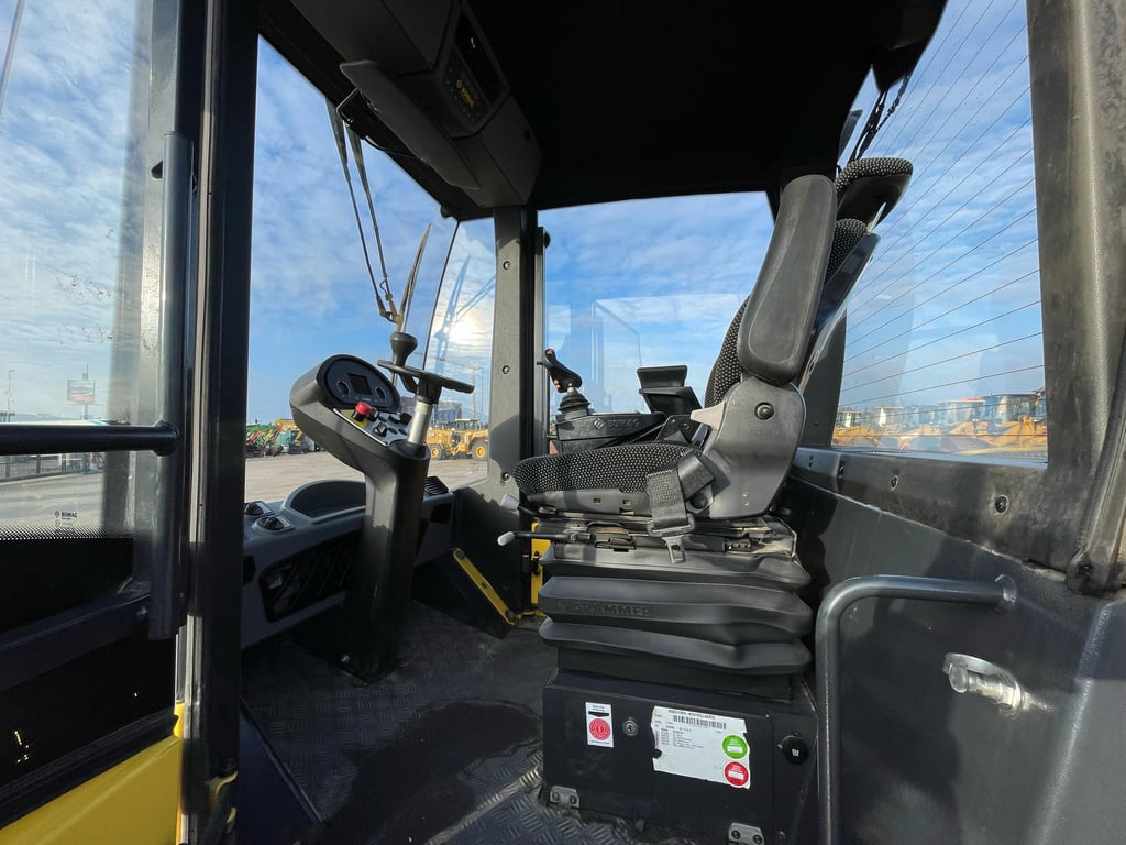Heavy machinery product image - Image 11 of 15