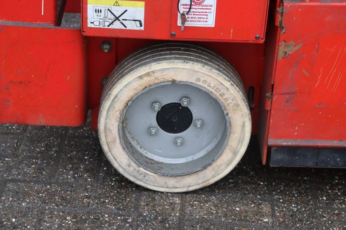 Manitou 78 XE Electric Scissor Lift 7.75m 2003 2003 78 XE 2003 1 Scissor Lifts image 15