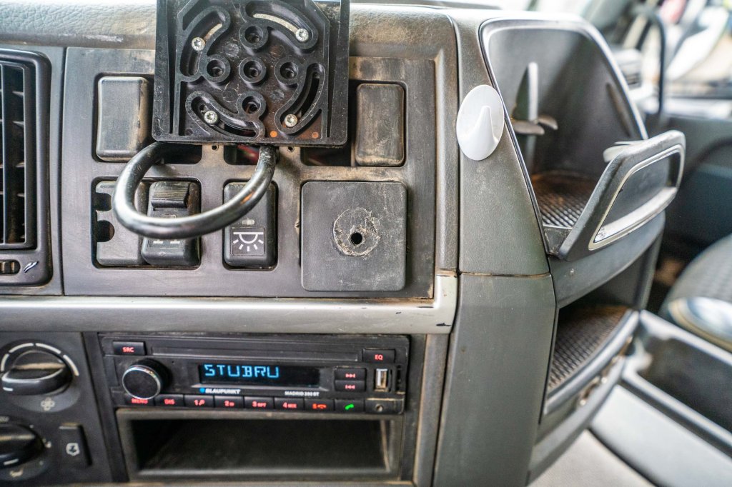 VOLVO FMX 420 -8x4 (+MIXER) 2011 E64137 FMX 420 -8x4 (+MIXER) 2011 1 image 13