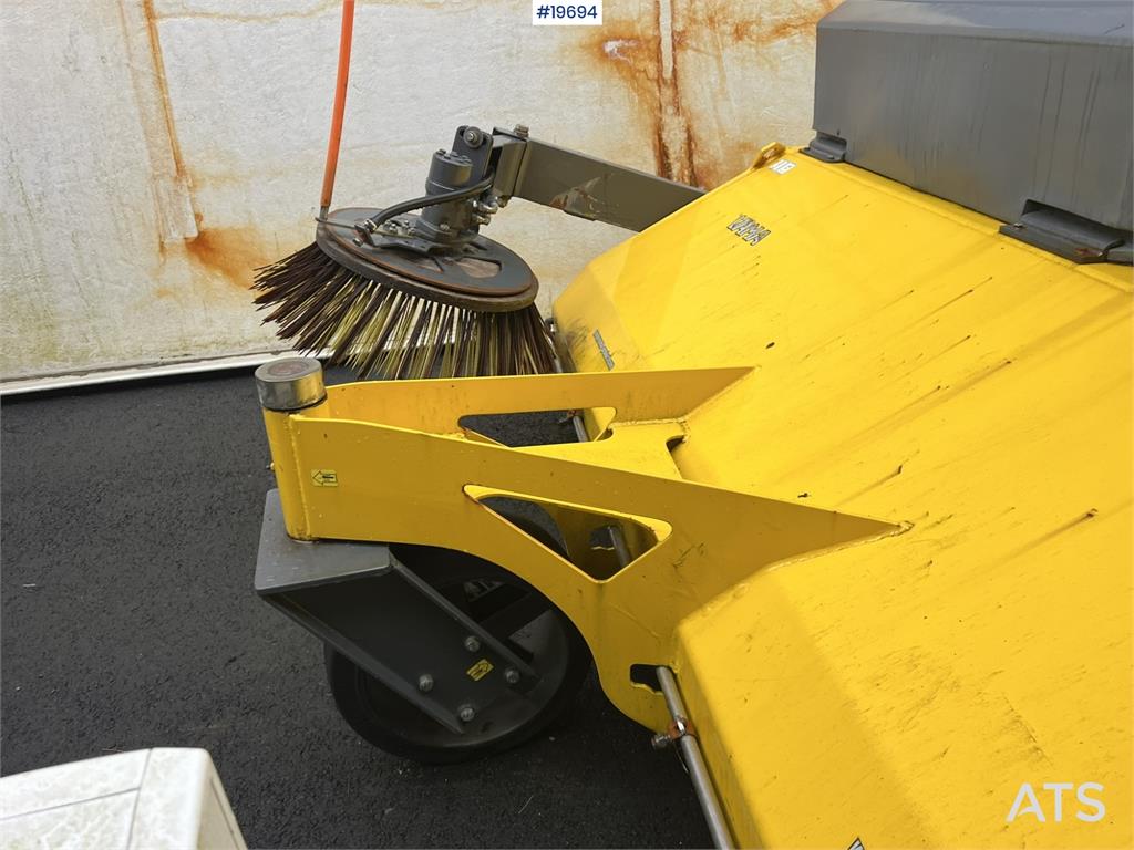 Vama EHK 2200 wheel loader broom 2019 19694 Vama EHK 2200 wheel loader broom 2019 1 Wheel Loaders image 15