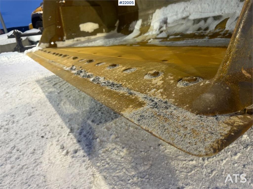 CAT 980M wheel loader w/ bucket. WATCH VIDEO. 2016 22005 980M wheel loader w/ bucket. WATCH VIDEO. 2016 1 Wheel Loaders im...