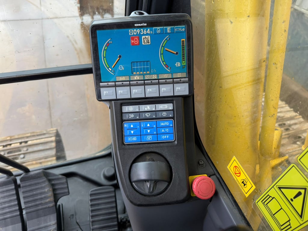 Komatsu HB215LC-1 HB 2012 00033062 HB215LC-1 HB 2012 1 image 8