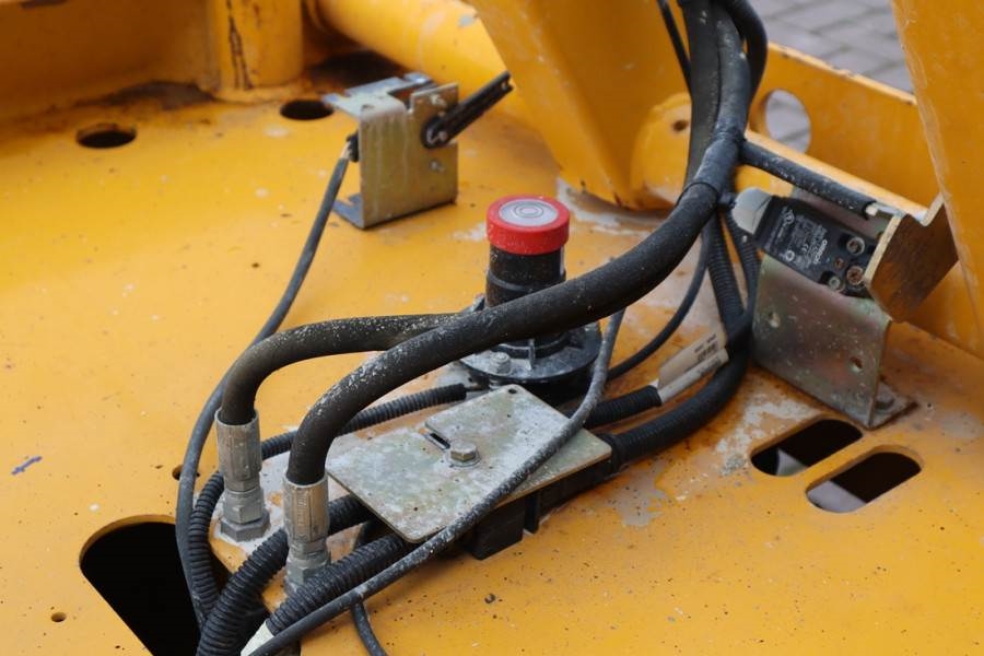 Haulotte Compact 10 Electric, 10m Working Height, 450kg Cap 2011 HAULOTTE - Compact 10 - 61668 Compact 10 Electric, 10m Wo...
