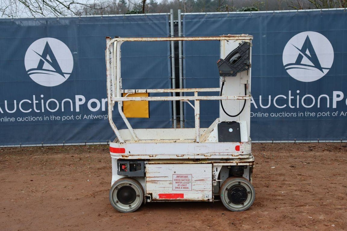 JLG 1230ES Electric Mast Lift 5.66m 2013 2013 1230ES 2013 1 image 2