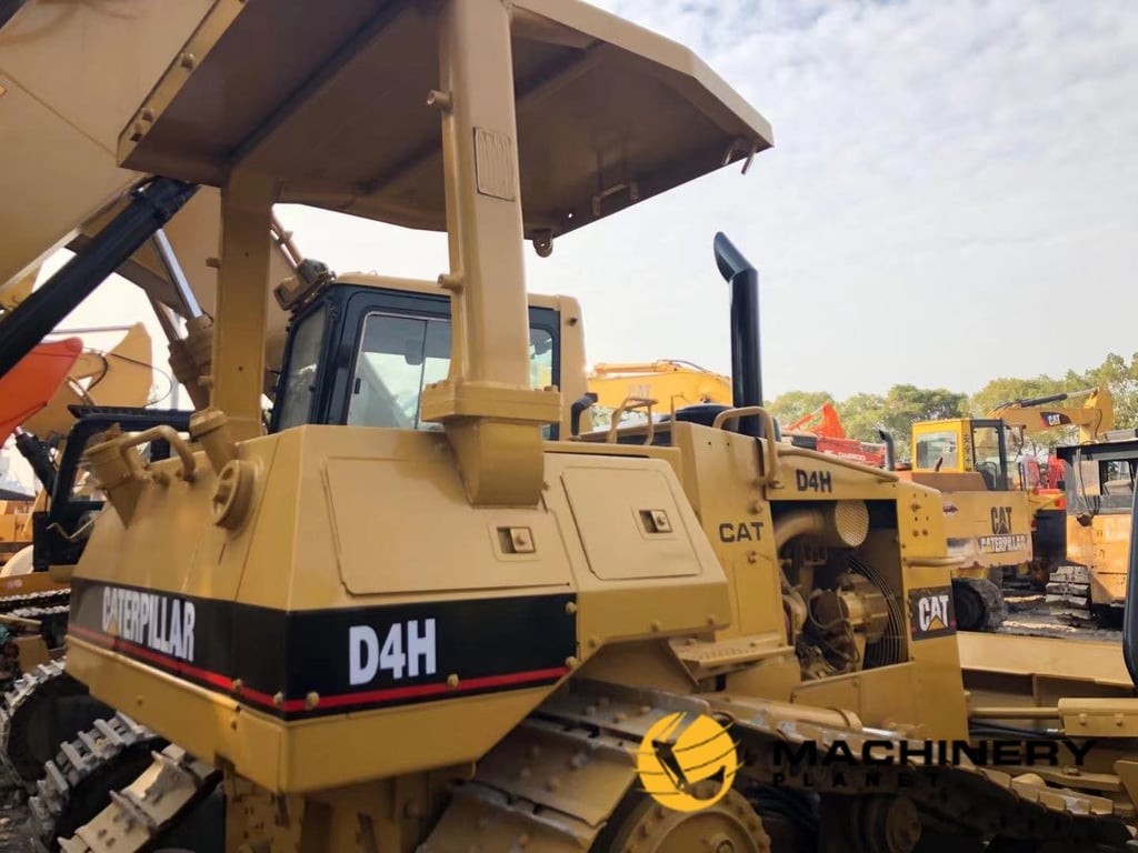 D4H Caterpillar Used Bulldozer good price D4H 2016 1 Dozers image 6