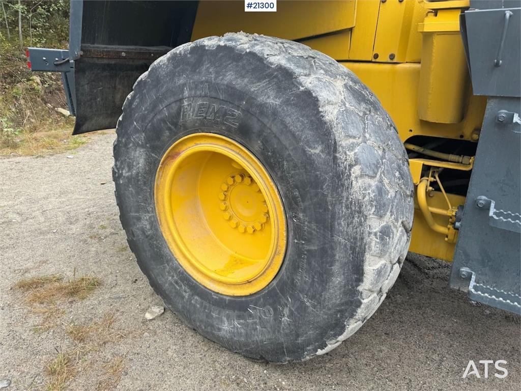 Komatsu WA320-3H wheel loader w/ bucket WATCH VIDEO 1998 21300 WA320-3H wheel loader w/ bucket WATCH VIDEO 1998 1 Wheel Lo...