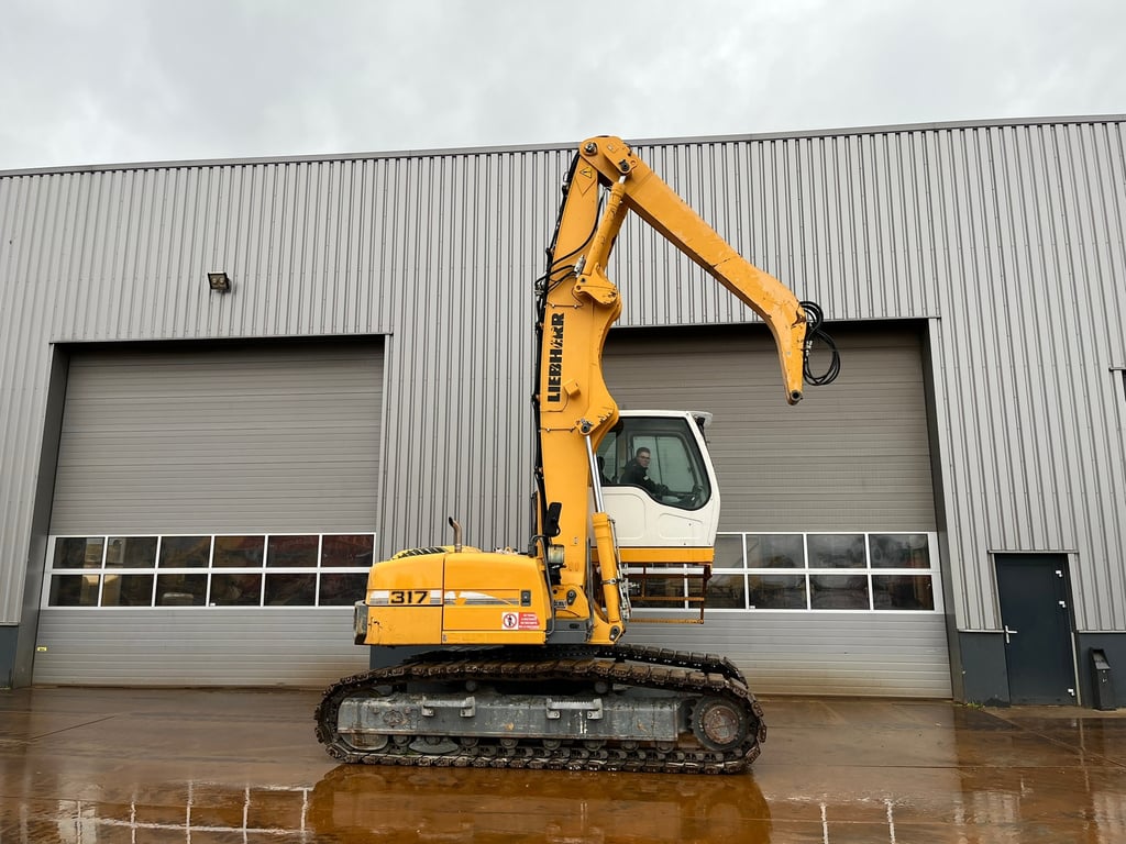 Liebherr R317 Litronic Material Handler 2011 00031683 R317 Litronic Material Handler 2011 1 image 6