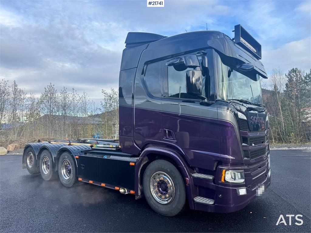Scania R580 Tridem Hooklift w/ Crane hydraulics. Freshly 2018 21741 R580 Tridem Hooklift w/ Crane hydraulics. Freshly 2018...