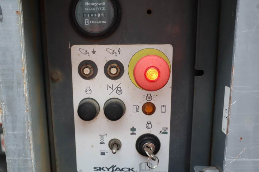 SkyJack SJ6826 Diesel, 4x4 Drive, 10m Working Height, 567k 2014 SKYJACK - SJ6826 - 62022 SJ6826 Diesel, 4x4 Drive, 10m Wor...