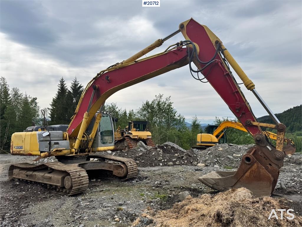 New Holland Kobelco E305B Crawler Excavator w/ Digger Bucket. 2008 20712 Kobelco E305B Crawler Excavator w/ Digger Bucket....
