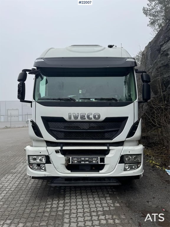 Iveco Stralis 360 4x2 box truck with full side opening. 2015 22007 Stralis 360 4x2 box truck with full side opening. 2015 ...