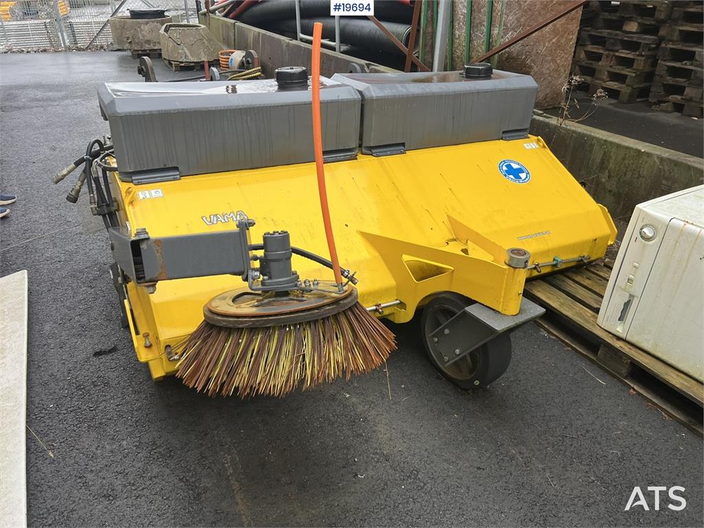 Vama EHK 2200 wheel loader broom 2019 19694 Vama EHK 2200 wheel loader broom 2019 1 Wheel Loaders image 11