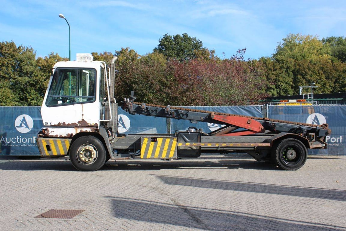 Terminal Tractor Terberg YT222 Diesel 222hp 2008 2008 Terberg YT222 2008 1 image 2