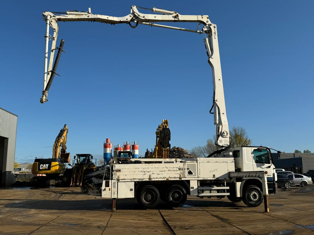 Heavy machinery product image - Image 11 of 15