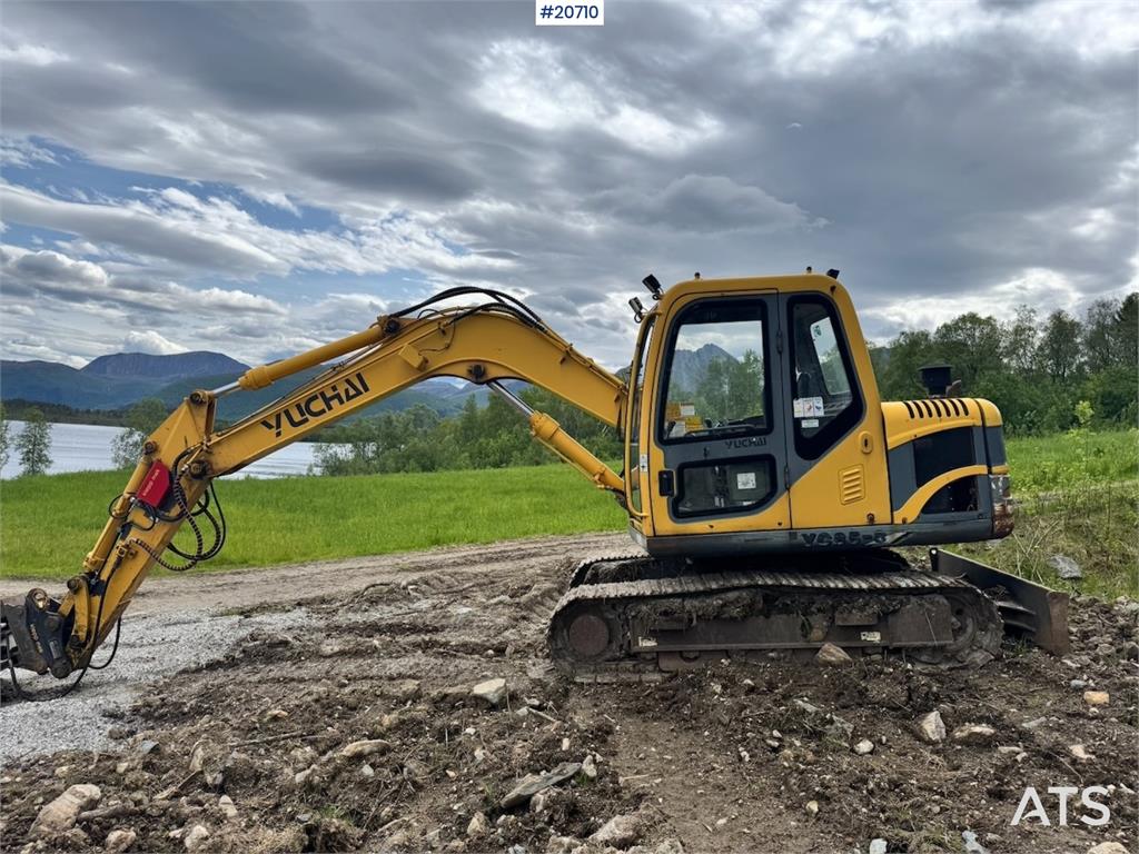 Yuchai YC85-8 Crawler excavator w/ Bucket. 3200 hours. 2008 20710 Yuchaï YC85-8 Crawler excavator w/ Bucket. 3200 hours. 2...