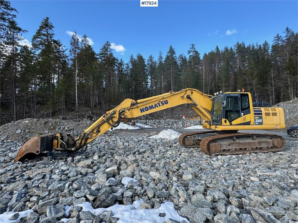 Komatsu PC240LC-10 crawler excavator w/ sanding bucket and 2014 17924 PC240LC-10 crawler excavator w/ sanding bucket and 2...