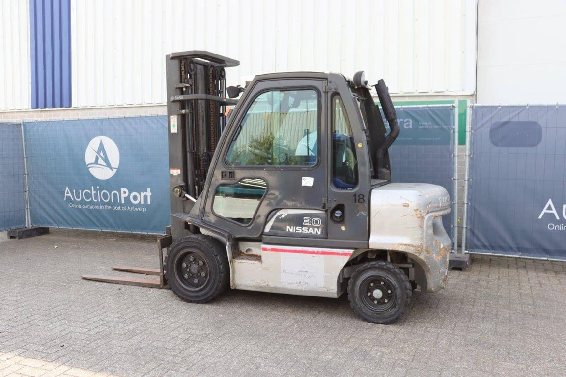 Forklift Nissan 30 Electric 3000kg 30 1 Forklift image 3