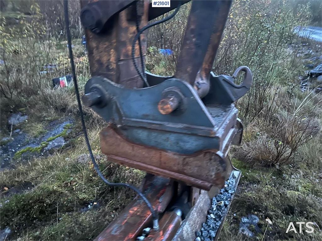 Hyundai Robex 210LC- 3H excavator w/ 5 buckets. Replaced t 1997 21601 Robex 210LC- 3H excavator w/ 5 buckets. Replaced t 1...