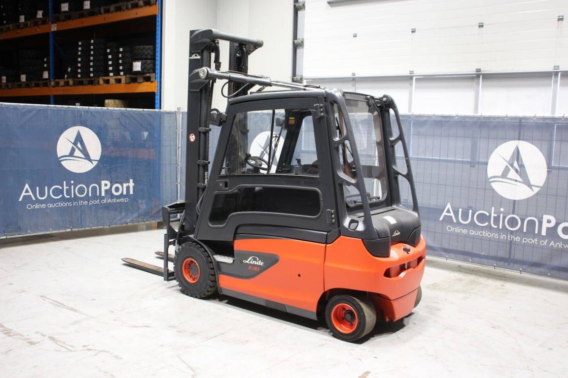 Forklift Linde E30L-01 Electric 3000kg 2014 2014 E30L-01 2014 1 Forklift image 3