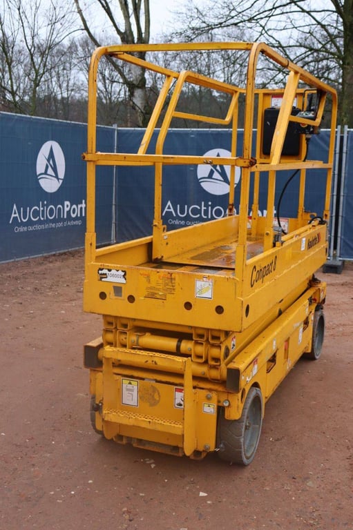 Scissor lift Haulotte Compact 8 Electric 8m 2012 2012 Compact 8 2012 1 Scissor Lifts image 10