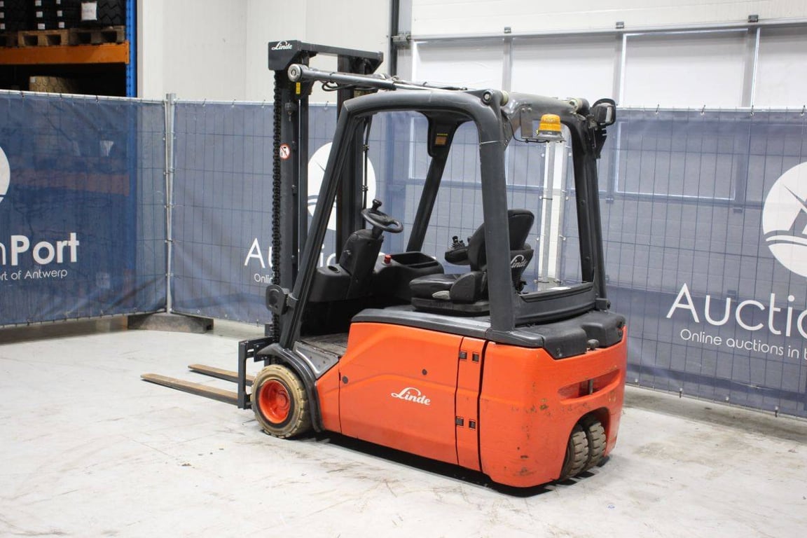 Forklift Linde E20L-01 Electric 2000kg 2012 2012 E20L-01 2012 1 Forklift image 3
