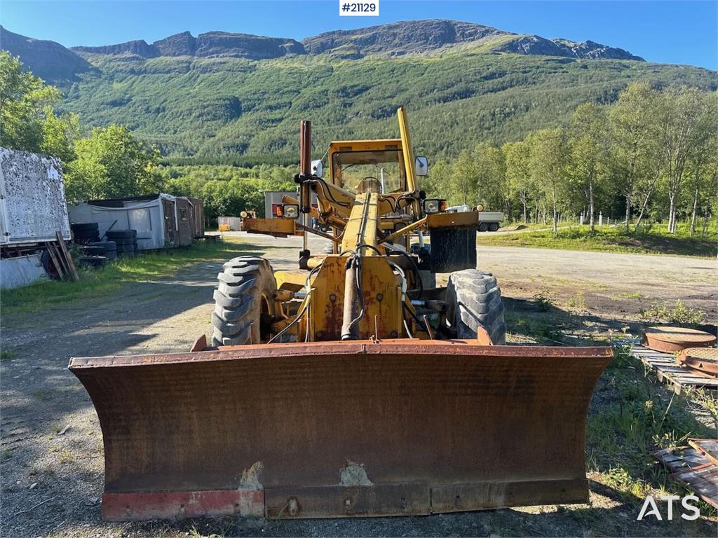Nordverk 130 HVT grader w/ extra tires on rim. WATCH VIDEO. 1972 21129 Nordverk 130 HVT grader w/ extra tires on rim. WATC...