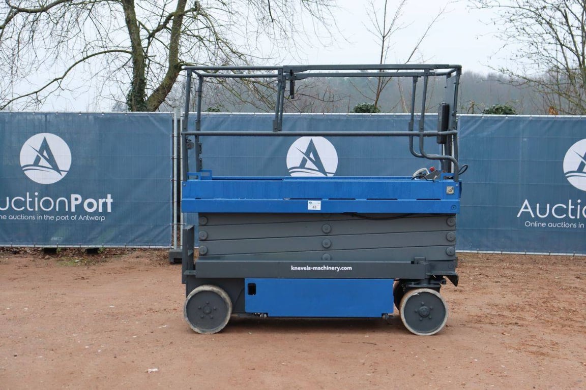 Scissor lift Aichi Electric 1 Scissor Lifts image 2