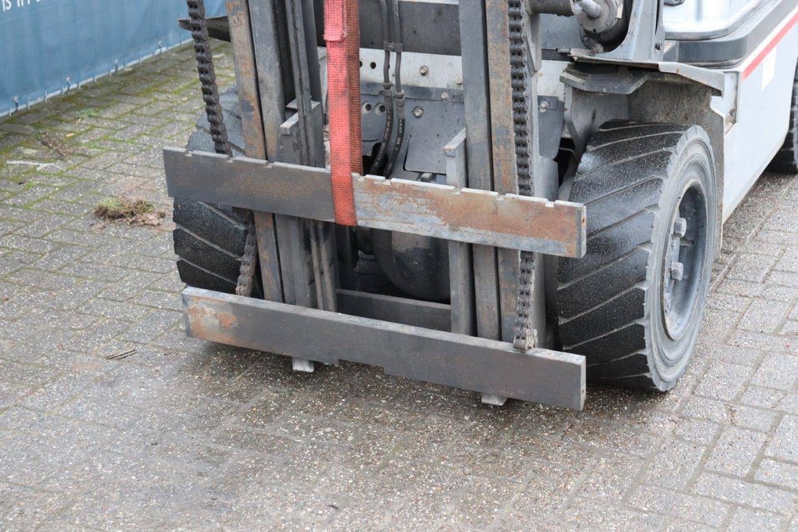 Forklift Nissan 30 LPG 2850kg 30 1 Forklift image 9
